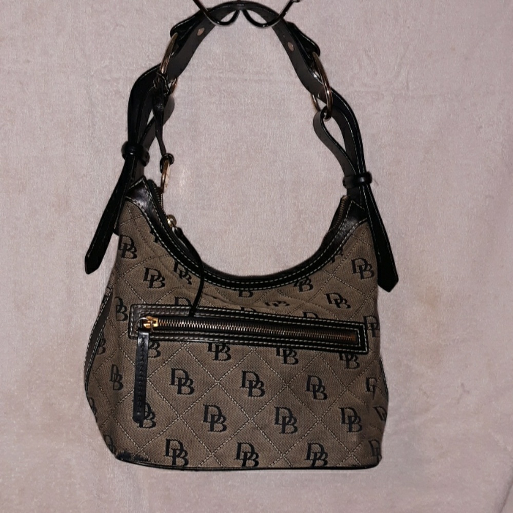 Dooney and Bourke purse - Picture 1 of 8